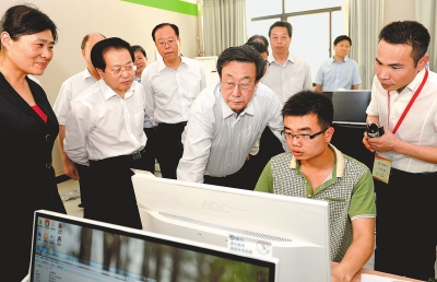 郭庚茂郑州市县调研侧记:全力构筑郑州发展竞争新优势 
