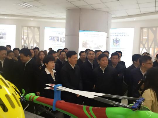 产业集聚区观摩| 谢伏瞻对智能机器人发展寄予厚望!
