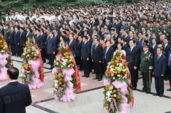 烈士纪念日省会各界代表举行公祭活动 谢伏瞻陈润儿出席