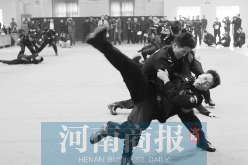 河南全省公安“大比武” 这场面不能再帅了