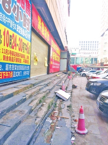 郑州商业大厦谢幕六年 外墙破败杂草丛生令人唏嘘