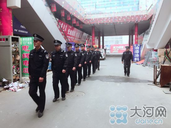 一个民警负责万人安全 “加强连”增援豫龙派出所