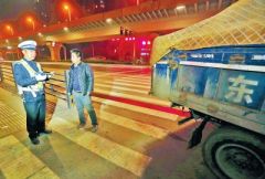 河南10地异地用警查渣土车 每周至少异地互查一次