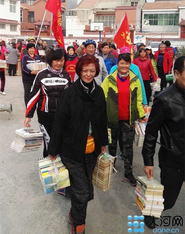 大河网友送书到沁阳庙后村“大河网公益书吧”挂牌
