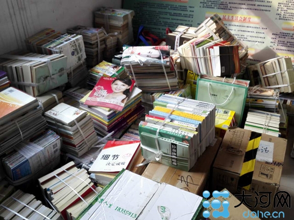 大河网友送书到沁阳庙后村“大河网公益书吧”挂牌