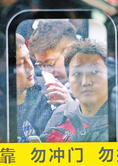 挤来挤去的地铁生活:因为准时,它拥有千万粉丝