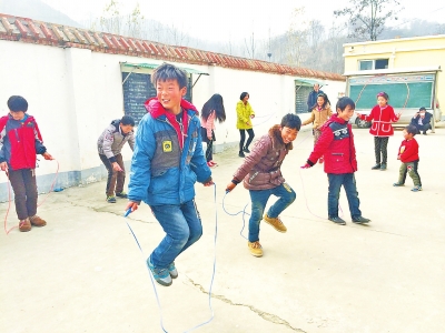 雨雪即来 山村小学迎来各式暖冬礼物暖身心