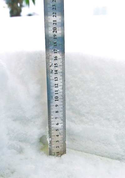 大雪袭河南 三门峡郑州等4城暴雪 今起雪停低温继续