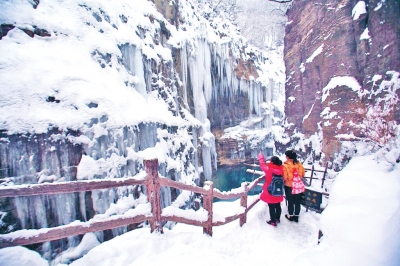 云台山上“过雪瘾”（图）