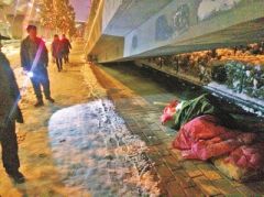 雪中情：郑州民政部门雪夜巡逻 寻找需要救助的人