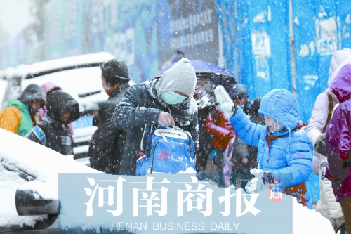 郑州中小学和幼儿园停课 今天这雪仗打得理直气壮