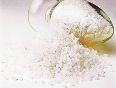 融雪剂利弊并存引讨论 能快速除雪却影响城市水质