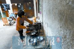 妈妈生活不能自理 荥阳7岁双胞胎姐妹承担家务
