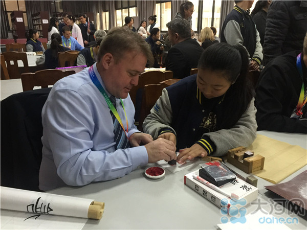 美国中小学校长代表访华团访问郑州 吃上中国传统文化“大餐”