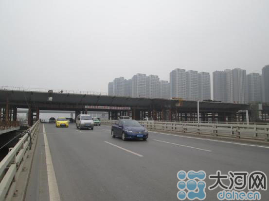 郑州农业路快速通道西三环立交主线桥钢箱合龙