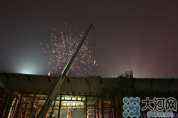 郑州农业路快速通道西三环立交主线桥钢箱合龙