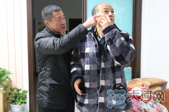 【身边的感动】夏邑县法官李伟：双目失明却盼再干俩月