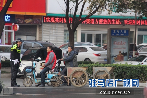 1这样“拖车”上路，太危险了.JPG