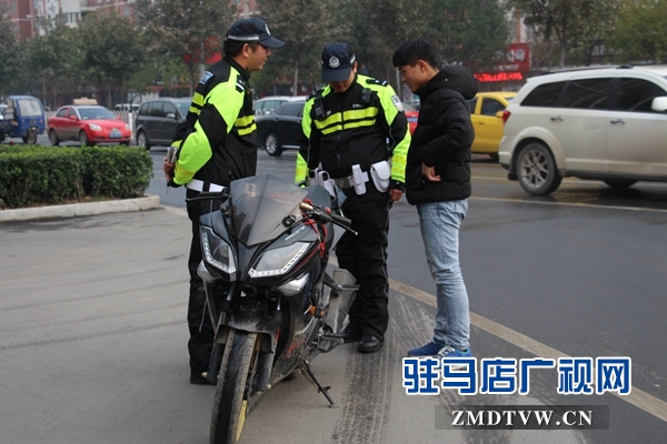 6仔细询问连驾照都没有，小伙子胆子不小.JPG