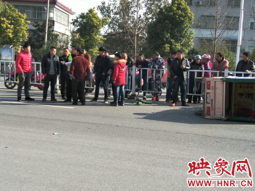 交警进行勘查处理