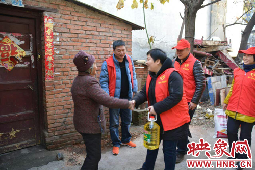 东风志愿者走访困难户
