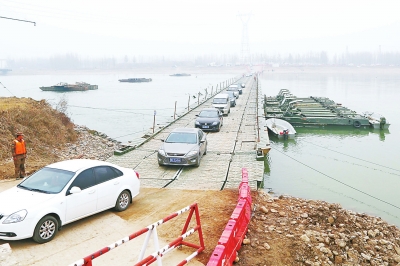 黄河桥因施工现架起一座浮桥 限7座以下车辆通行，从吉利到洛阳只需20分钟
