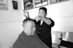 博爱村民荣登“好人365” 1元理发坚守承诺25年