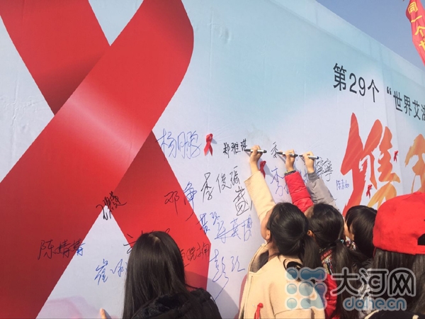 郑州前10个月新增艾滋病例430人 同性传播超半数