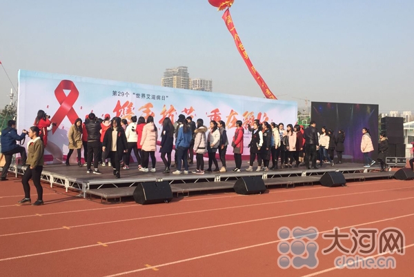 郑州前10个月新增艾滋病例430人 同性传播超半数