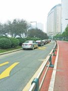 郑东新区CBD商务内环公交道成停车场 或存设计缺陷