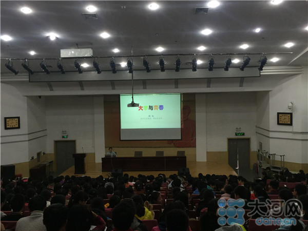 iTsinghua学堂首次走进河南高中 胡钰大咖与郑外学子畅谈大学与青春