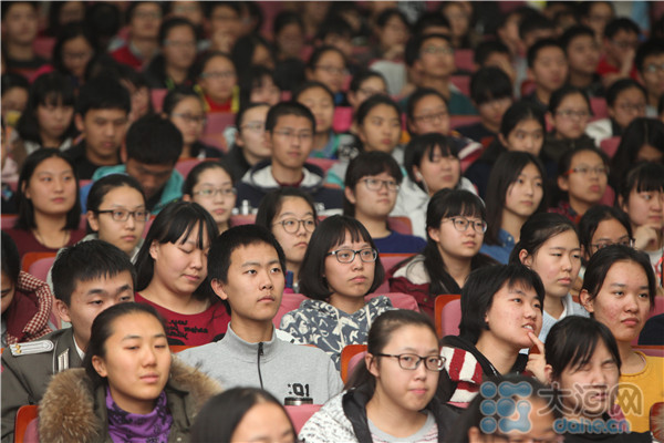 iTsinghua学堂首次走进河南高中 胡钰大咖与郑外学子畅谈大学与青春