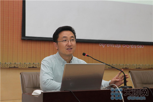 iTsinghua学堂首次走进河南高中 胡钰大咖与郑外学子畅谈大学与青春