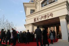 以传奇致敬传奇，蓝天•卢浮9号开盘上演抢墅大战