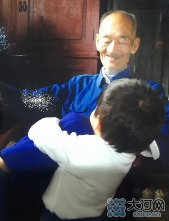 许世友将军之子许光告诫子女：高干子弟的帽子你们不能再戴了