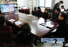正阳县文广新局组织观看《永远在路上》