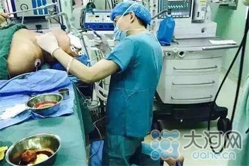 2016年感动河南的10张医务照片 看的越多越泪奔