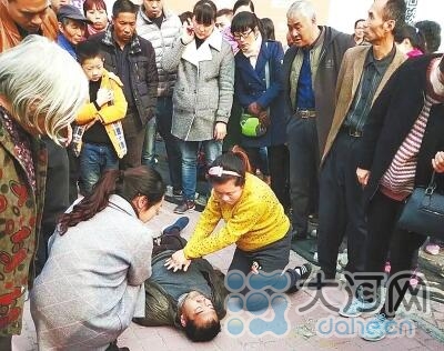 2016年感动河南的10张医务照片 看的越多越泪奔