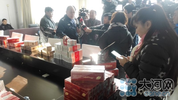 郑州警方查获一假烟案 涉26品牌能装6车总额近700万元