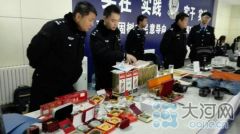 郑州警方赃物招领现场 就像一场奢侈品展览会