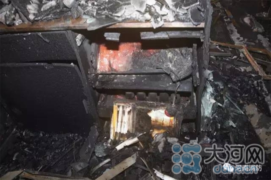 大河网记者探访郑州新世界百货火灾后现场 高层逃生必看