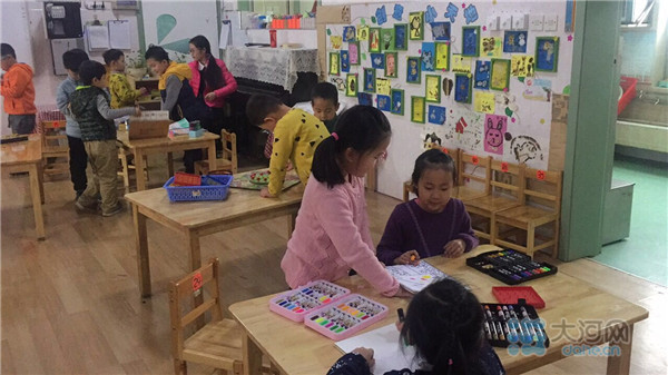 雾霾锁城 郑州校园比往日冷清多了