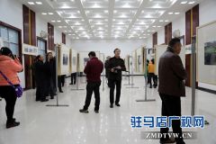 周一渤本土纪实摄影展在家乡确山县展出