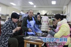 确山县检察院组织全体干警开展“包饺子”活动