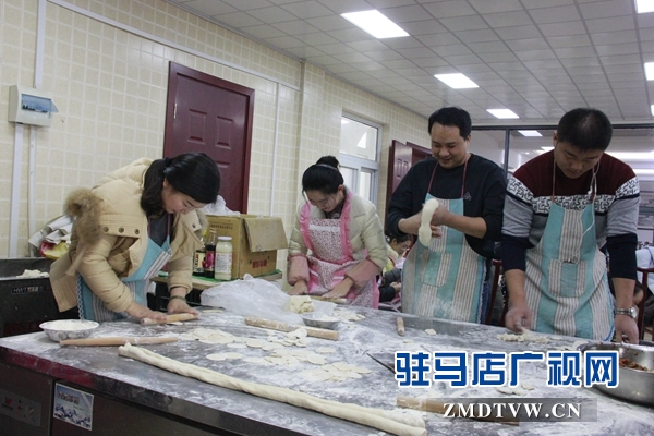 包饺子2.JPG