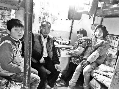 母亲离家 中牟一家庭三个孩子户口问题难解决