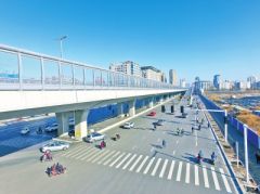 郑州农业路高架桥下地面正“美容” 通车在即