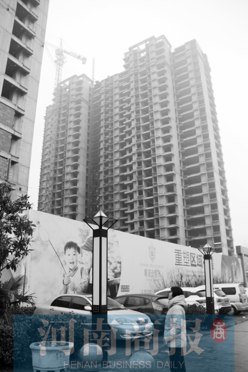 新郑五证齐全地铁盘停工一两年 开发商：尽快复工