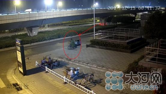监守自盗 郑州一停车场管理员凌晨“变身”偷车贼