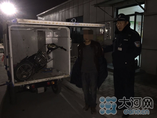 监守自盗 郑州一停车场管理员凌晨“变身”偷车贼